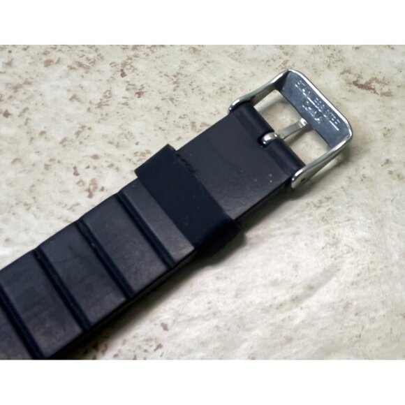 Modern Black Silicone Watch Unisex Quartz Water Resistant Silver Tone - Picture 8 of 8